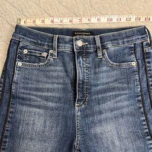 High rise curvy skinny with tuxedo detail